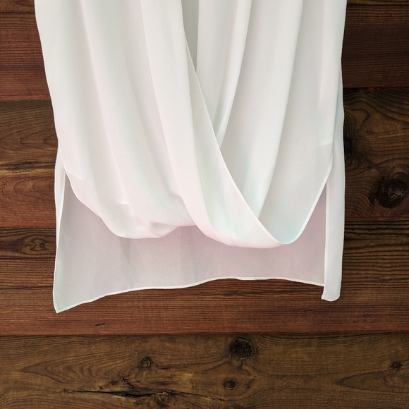 Vince camuto woman's white sleeveless blouse. - Picture 4 of 6